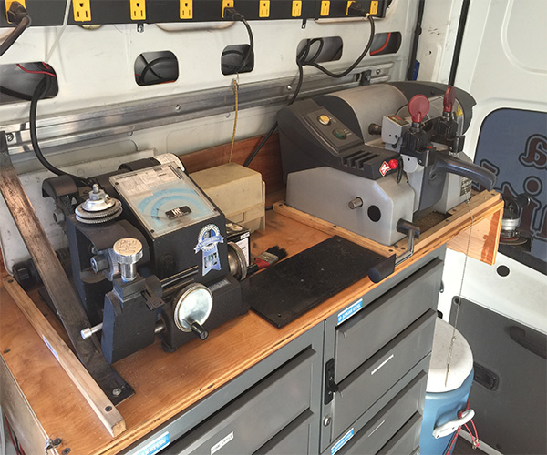 automotive locksmith, residential locksmith, commercial locksmith, safe locksmith, car and truck lockouts, auto key rekeying, New Orleans Gretna Terrytown, locksmith, Lock, key